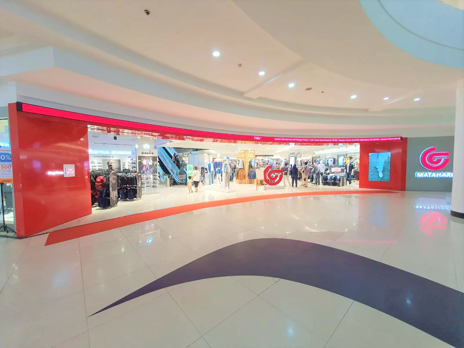 MATAHARI MEMBAWA KONSEP GERAI TERBARUNYA KE SUPERMALL KARAWACI