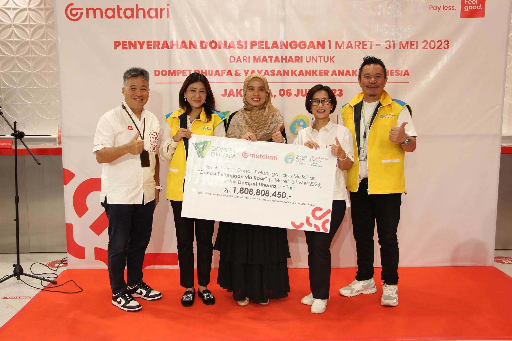 Terus Berkomitmen Tingkatkan Kesehatan dan Pendidikan Anak, Matahari Menyalurkan Donasi Pelanggan sebesar 1,8 Milyar Rupiah dan Resmi Menyelesaikan Program Renovasi Perpustakaan Sekolah