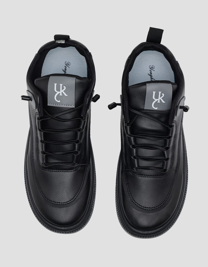 Yongki Komaladi Sepatu Casual Look Men