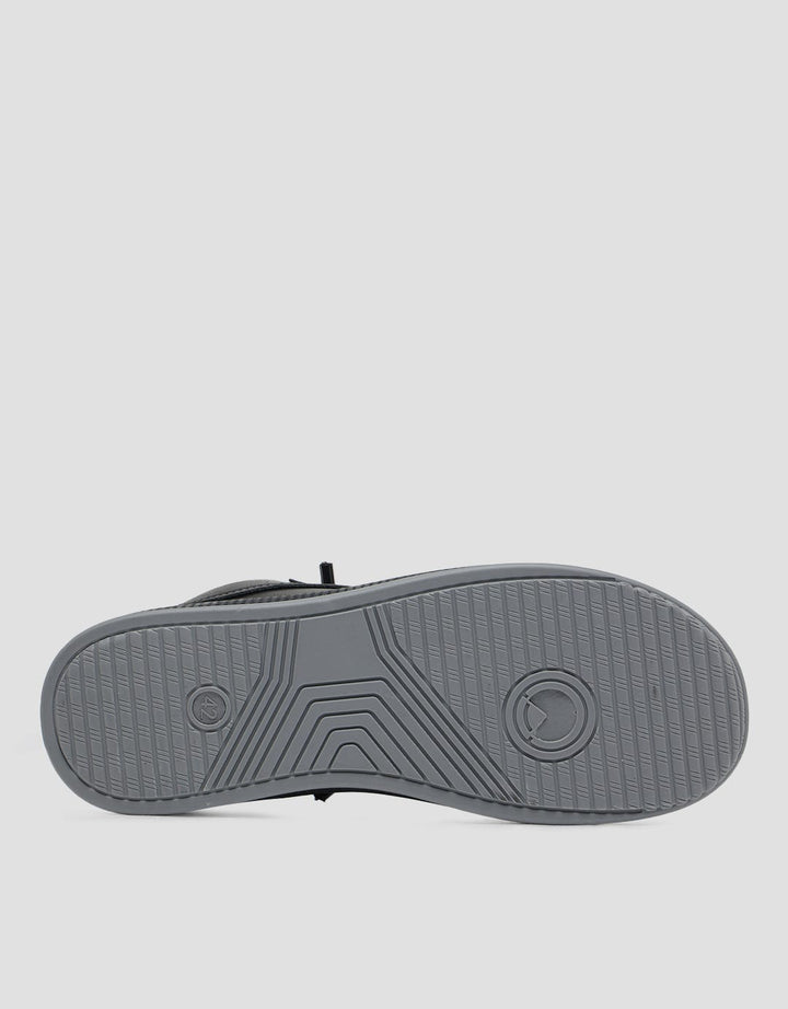 Yongki Komaladi Sepatu Casual Look Men