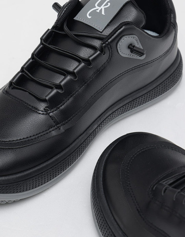 Yongki Komaladi Sepatu Casual Look Men