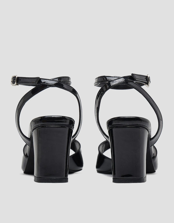 Yongki Komaladi Sandal Weekend Ladies