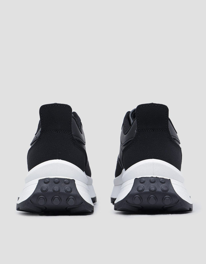 Yongki Komaladi Sepatu Sneakers Casual Wanita