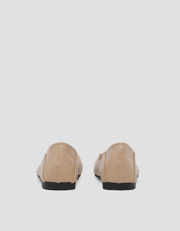 Yongki Komaladi Pointed Buckle Sepatu Wanita