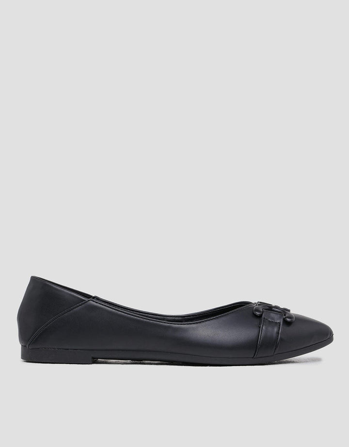 Yongki Komaladi Pointed Buckle Sepatu Wanita