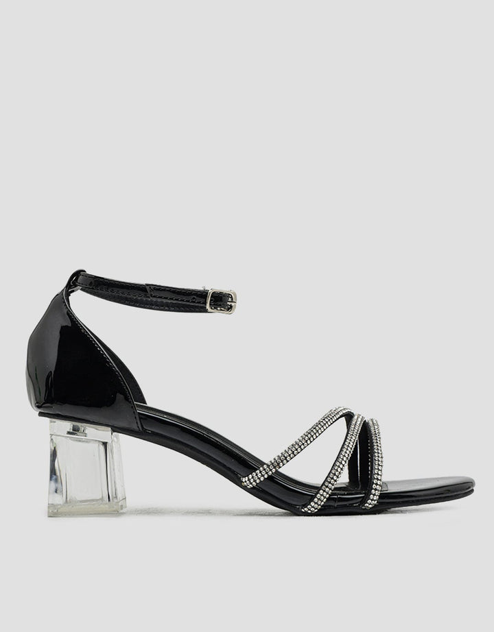 Yongki Komaladi Pearl Strap Sandal Wanita