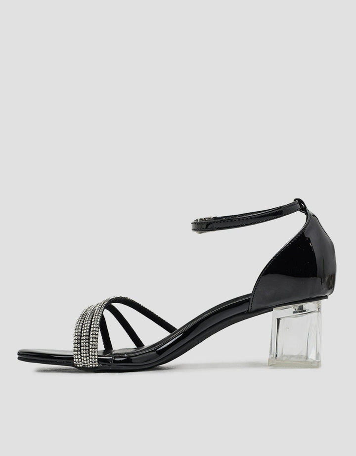 Yongki Komaladi Pearl Strap Sandal Wanita