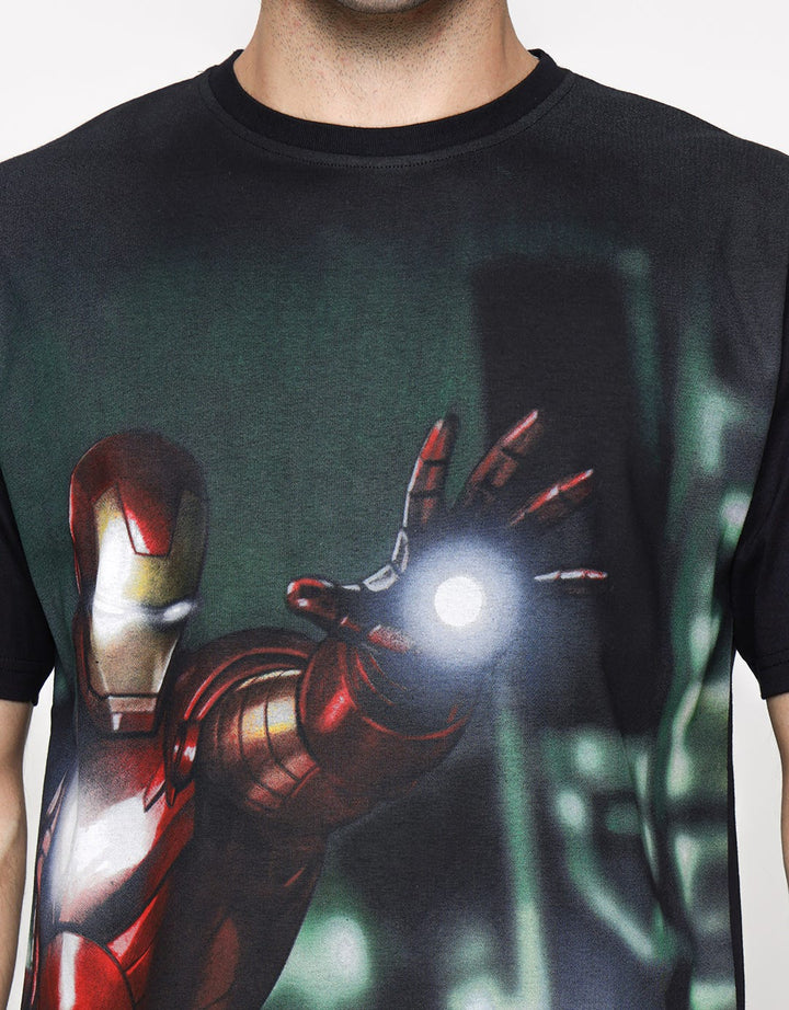Marvel Short Sleeve T-Shirt Iron Man In Action In City Light Discharge