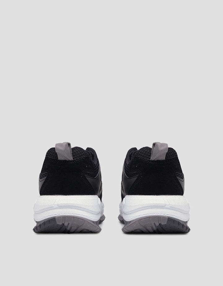 Yongki Komaladi Sepatu Sneakers Casual Pria
