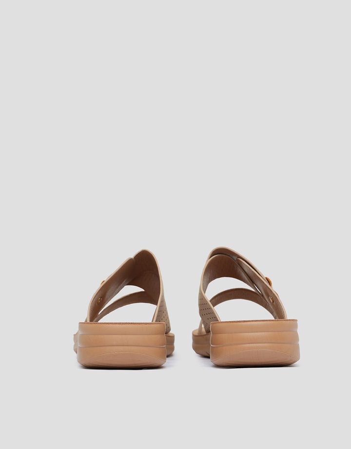 St. Yves Strap With Ring Women's Wedge Sandals