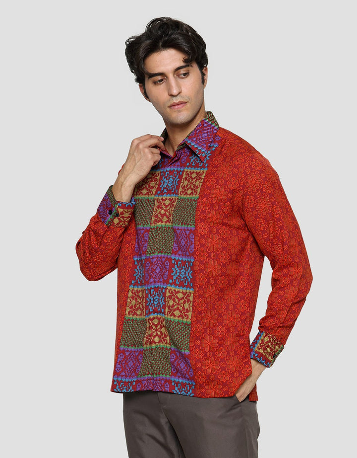 Adikusuma Kemeja Regular Fit Batik Geometris Pelangi Pria