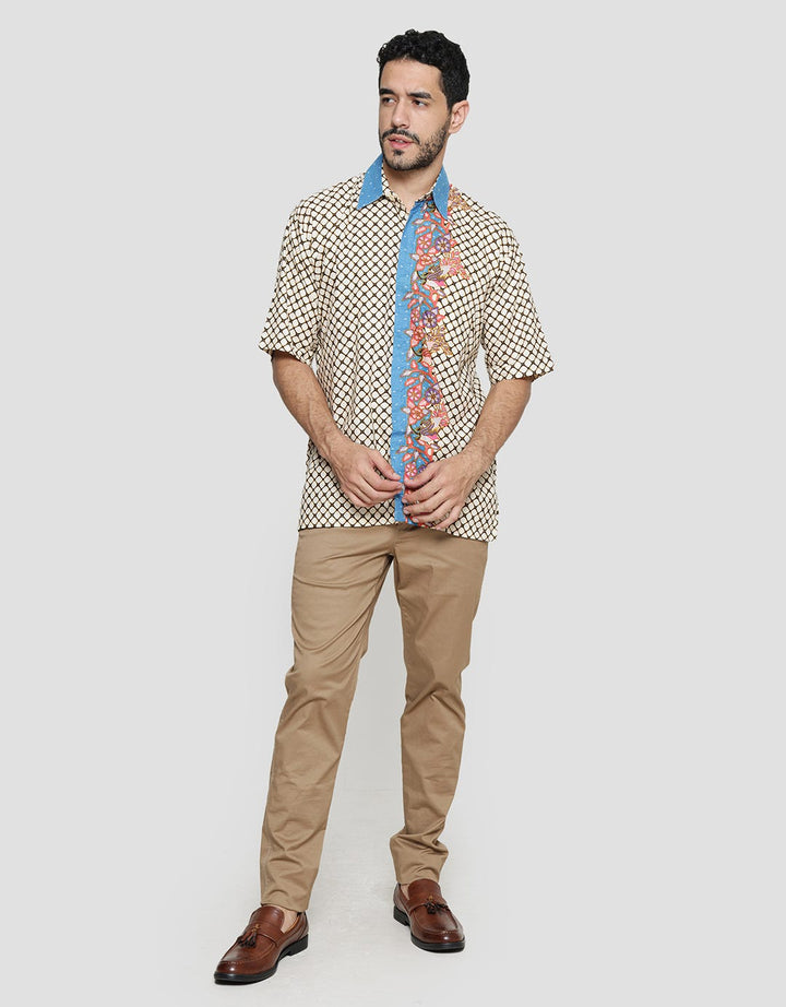 Adikusuma Men's Kawung Background Batik Body Fit Hem