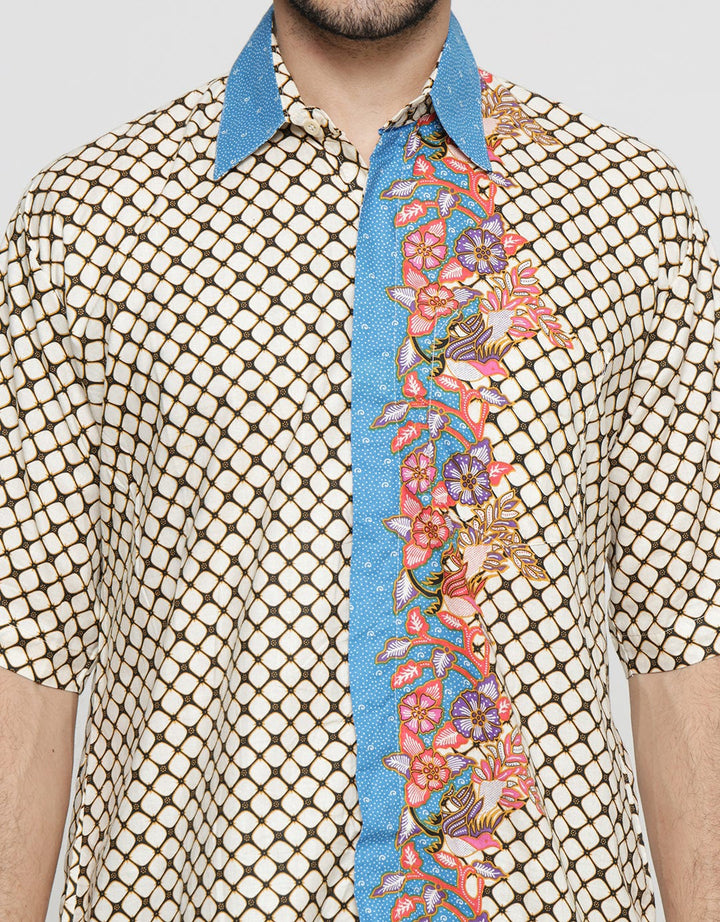 Adikusuma Men's Kawung Background Batik Body Fit Hem