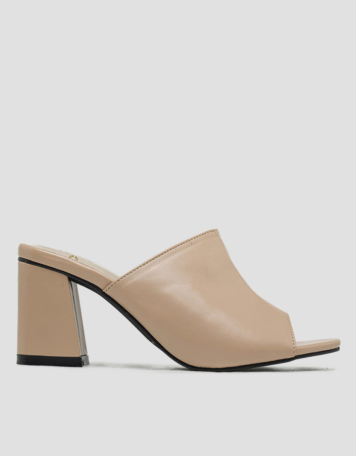 Yongki Komaladi Chunky Heels Sandal Wanita