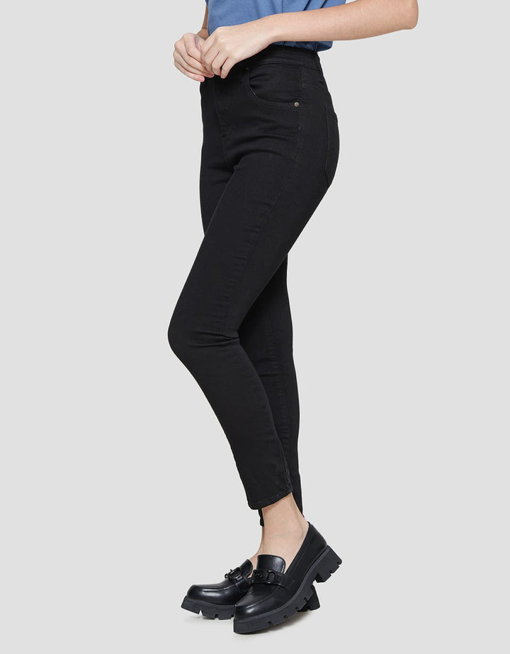 Nevada Soft Jeans Celana Denim Wanita