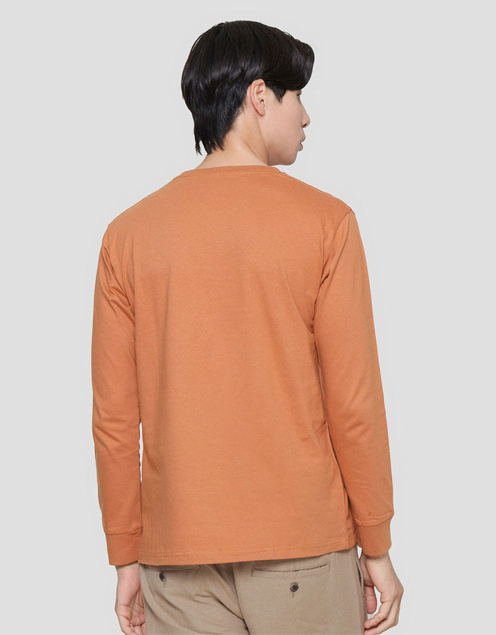 T Zone Print Optimistic Kaos Lengan Panjang Pria