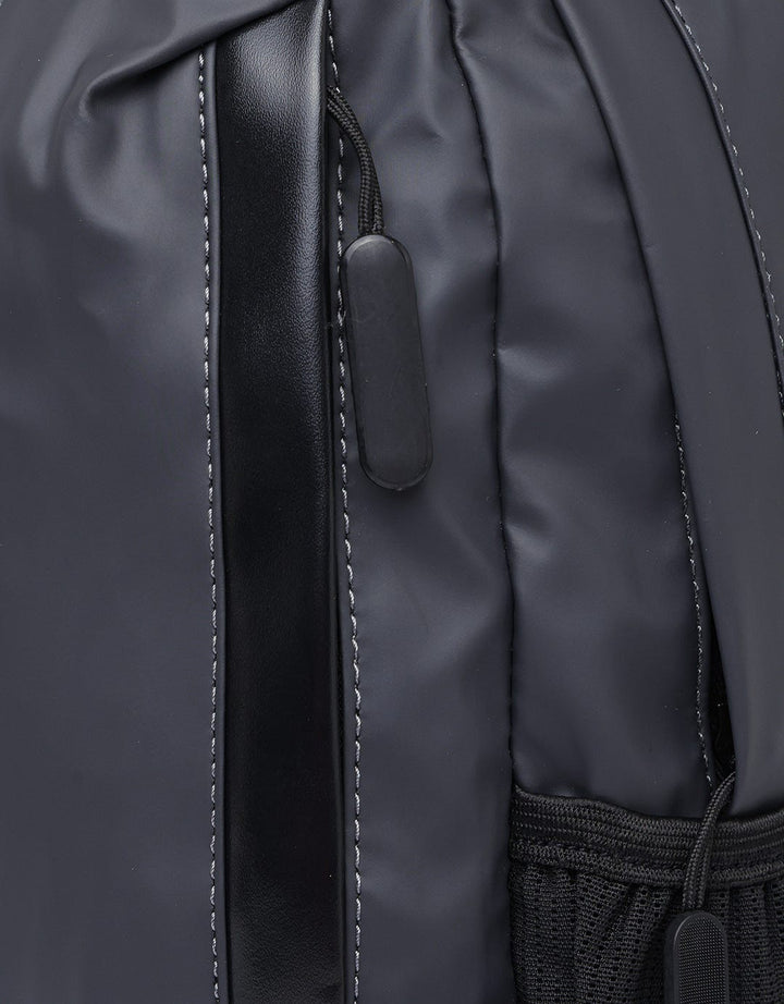 Travel Time Free Basic Chest Bag Pria