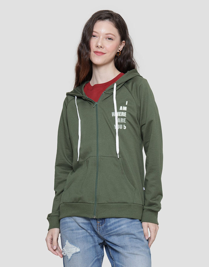 Cardinal Girl I Am Sweater Wanita