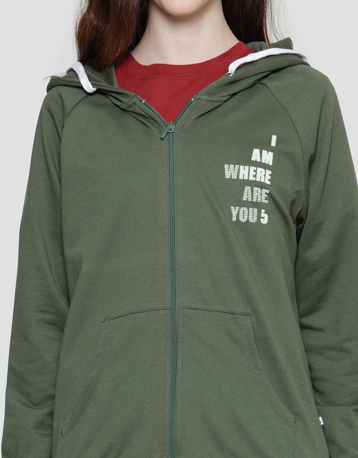 Cardinal Girl I Am Sweater Wanita