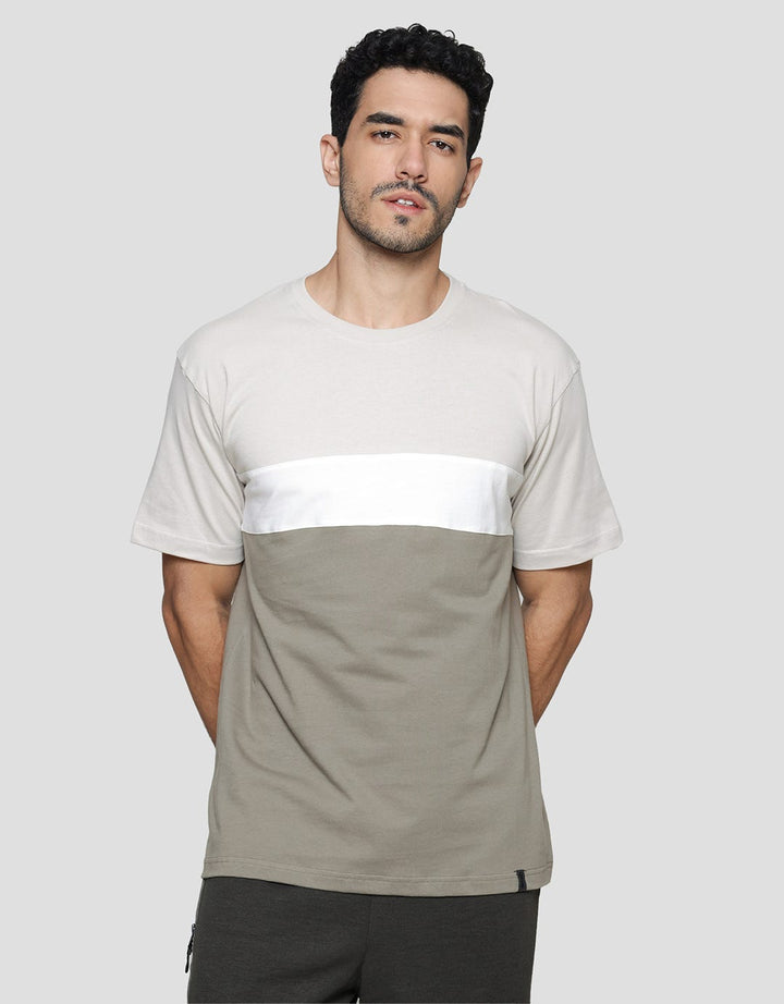 Detail Tricolor Block Kaos Casual Pria