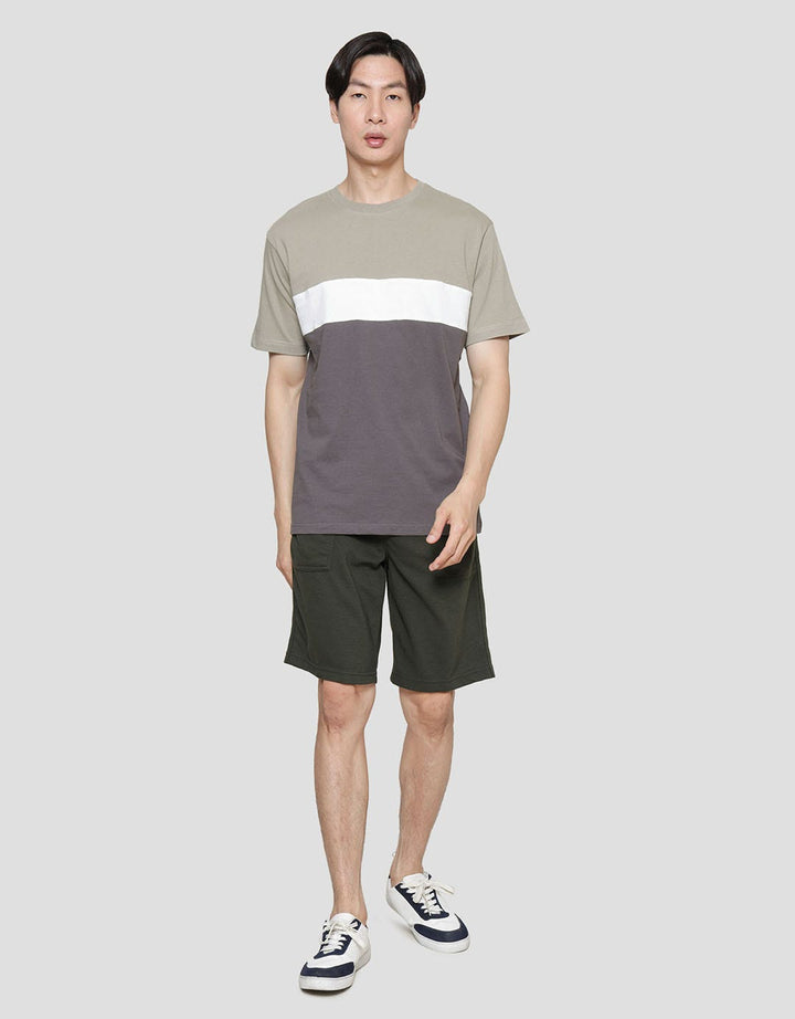 Detail Tricolor Block Kaos Casual Pria