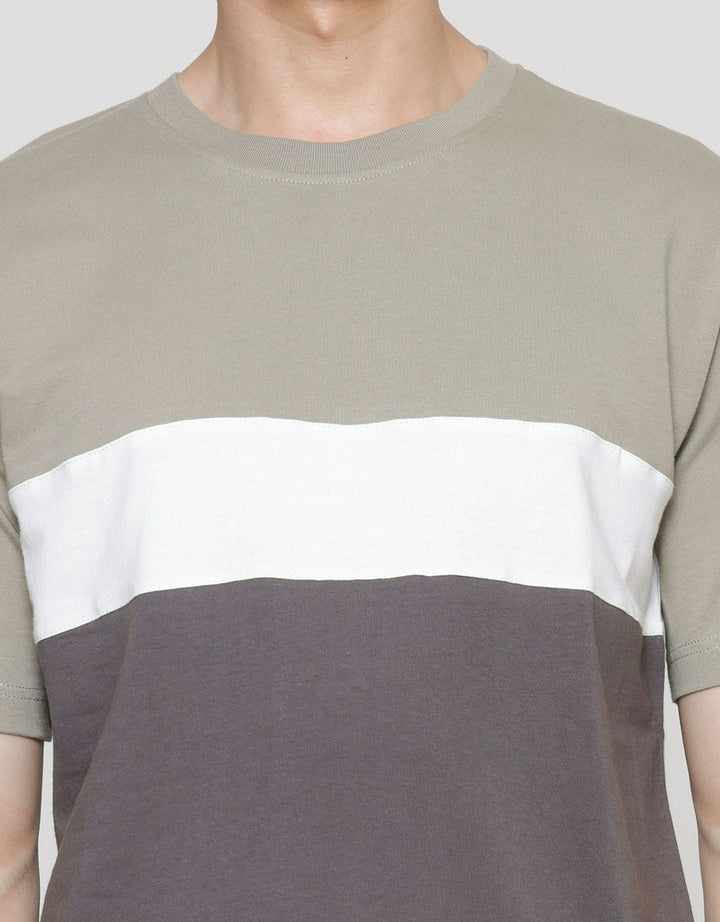 Detail Tricolor Block Kaos Casual Pria