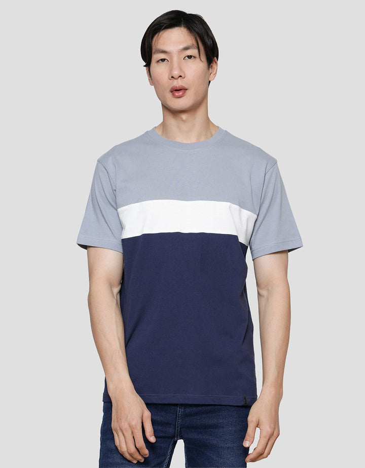 Detail Tricolor Block Kaos Casual Pria