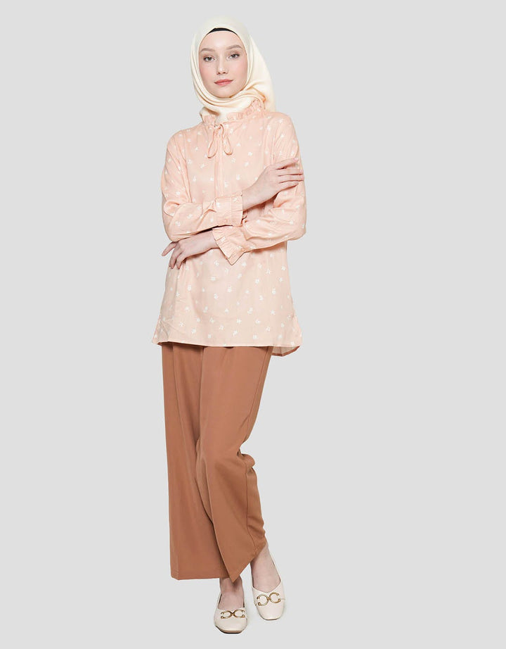 Annisa Print With Ruffled Collar Blouse Lengan Panjang Wanita