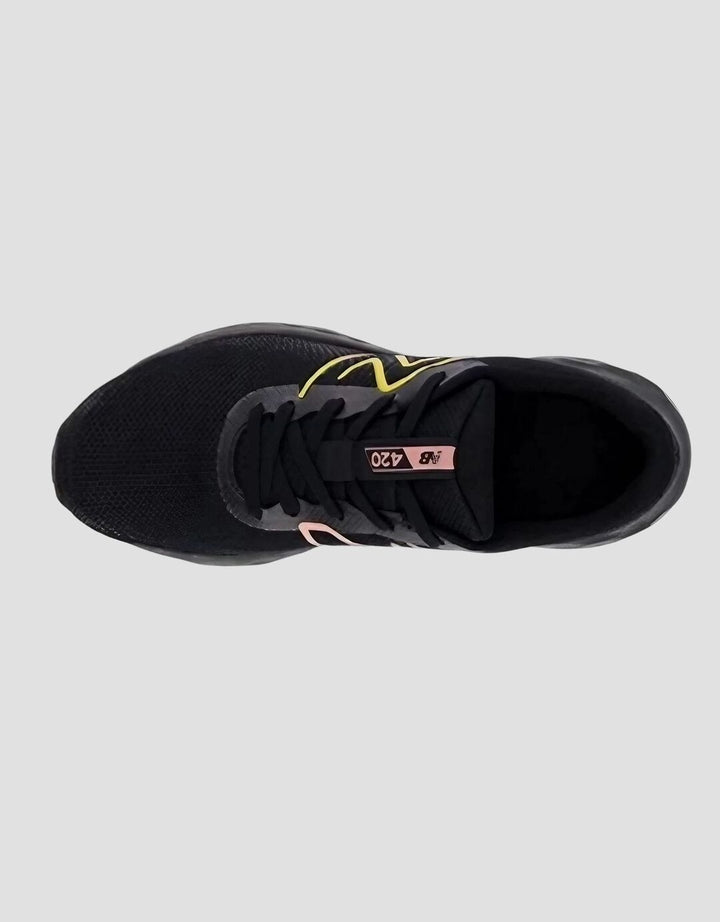 New Balance Sepatu Lari Wanita