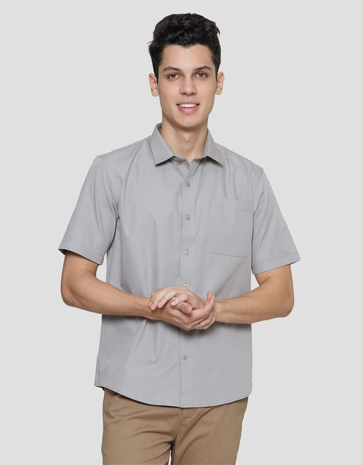 Cole Regular Solid Poplin Cvc Kemeja Lengan Pendek Pria