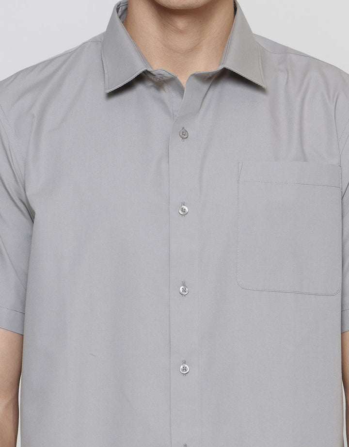 Cole Regular Solid Poplin Cvc Kemeja Lengan Pendek Pria