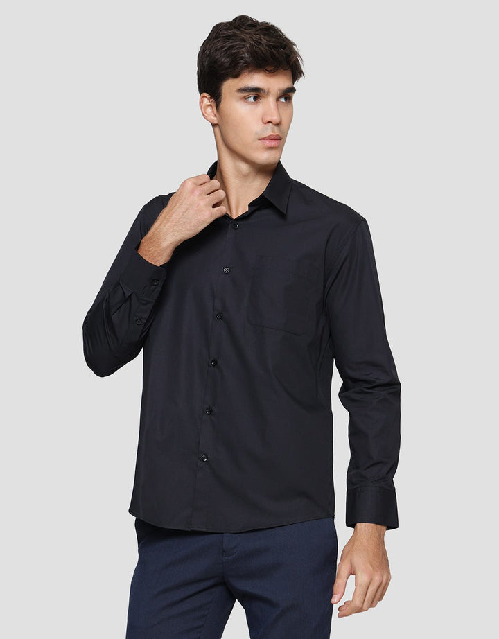 Cole Basic Solid Slim Kemeja Lengan Panjang Pria