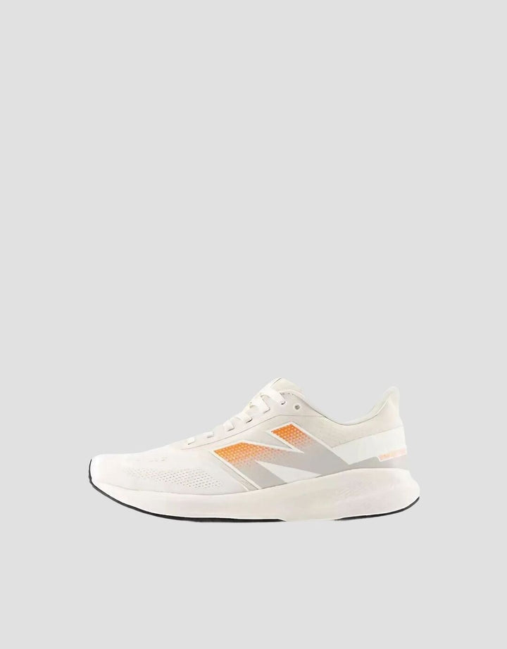 New Balance Sepatu Lari Wanita