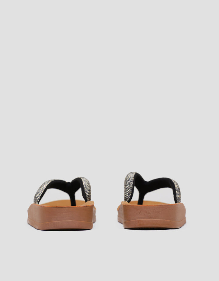 St. Yves Y-Strap Slipper Sandal Wanita