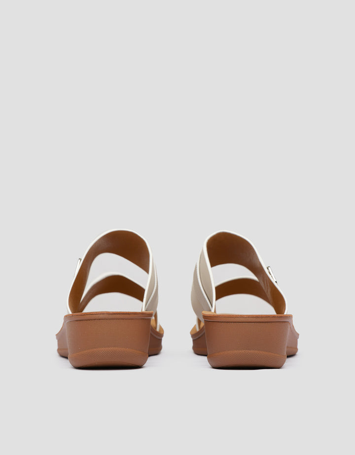 St. Yves Buckle Accent Strap Slipper Sandal Wanita