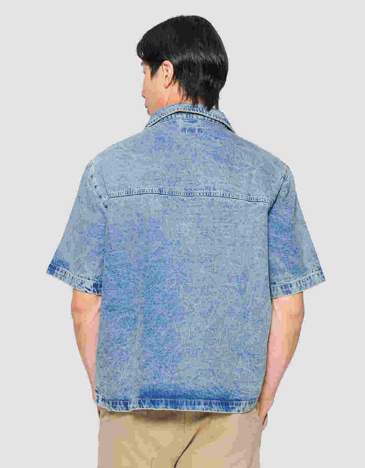 Nevada Woven Top Light Denim Boxy Kemeja Pria