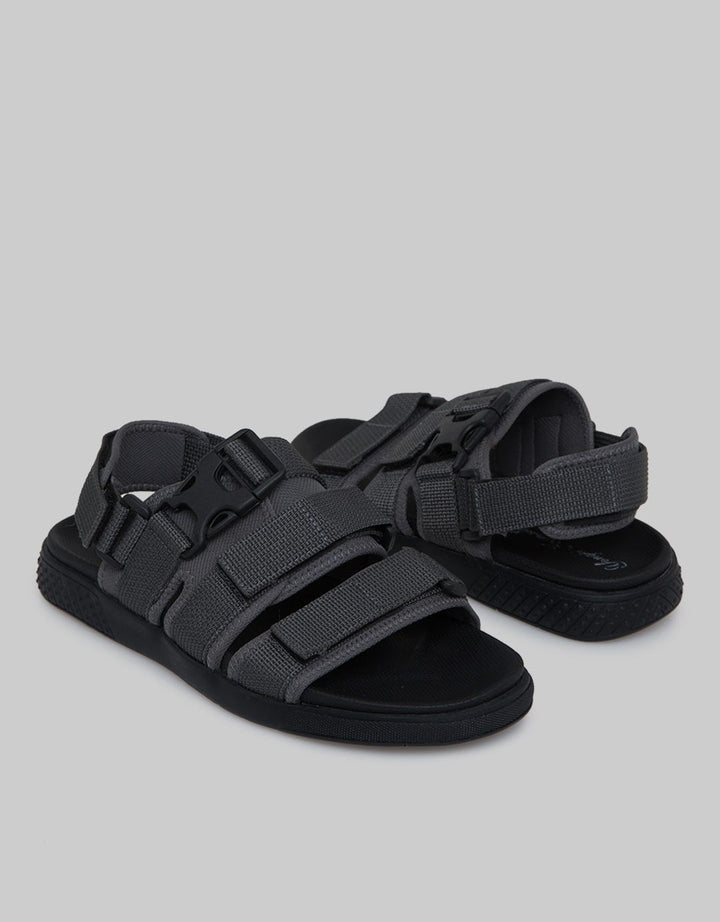 Yongki Komaladi Outdoor Sandal Pria