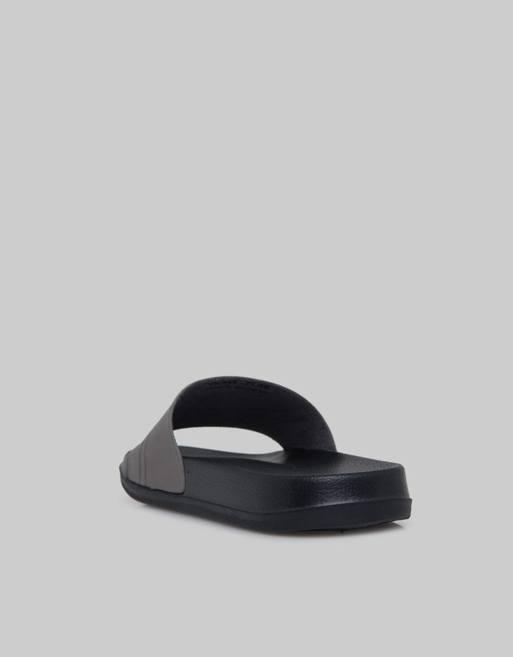 Yongki Komaladi Sandals Print Logo