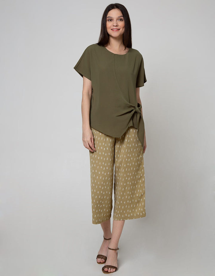 St. Yves Short Sleeve Blouse Knot