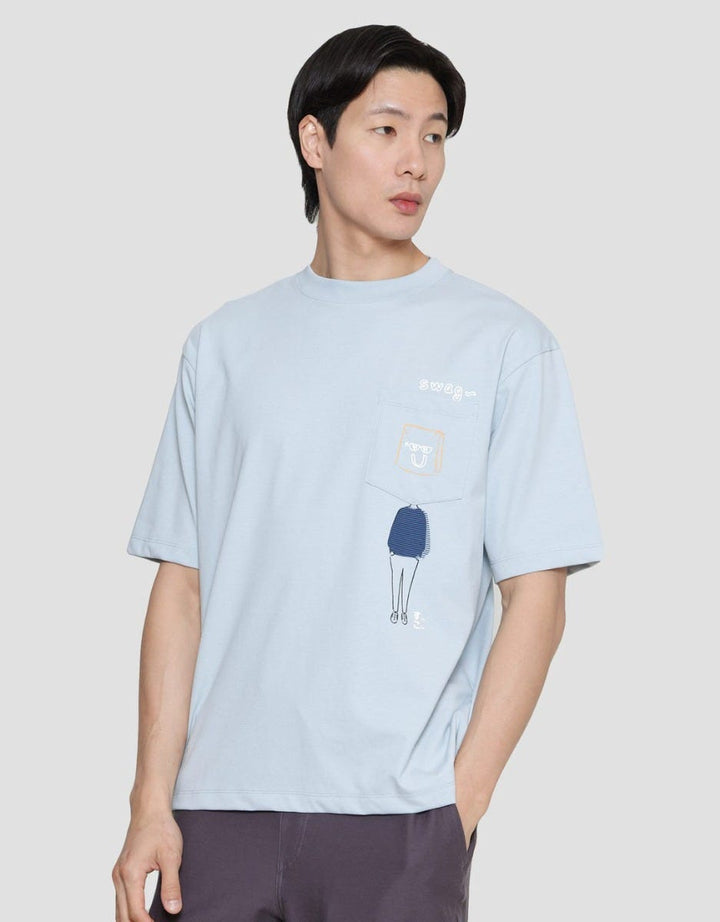 Suko Oversized Graphic Pocket Kerah Bulat Pendek Kaos Lengan Pria