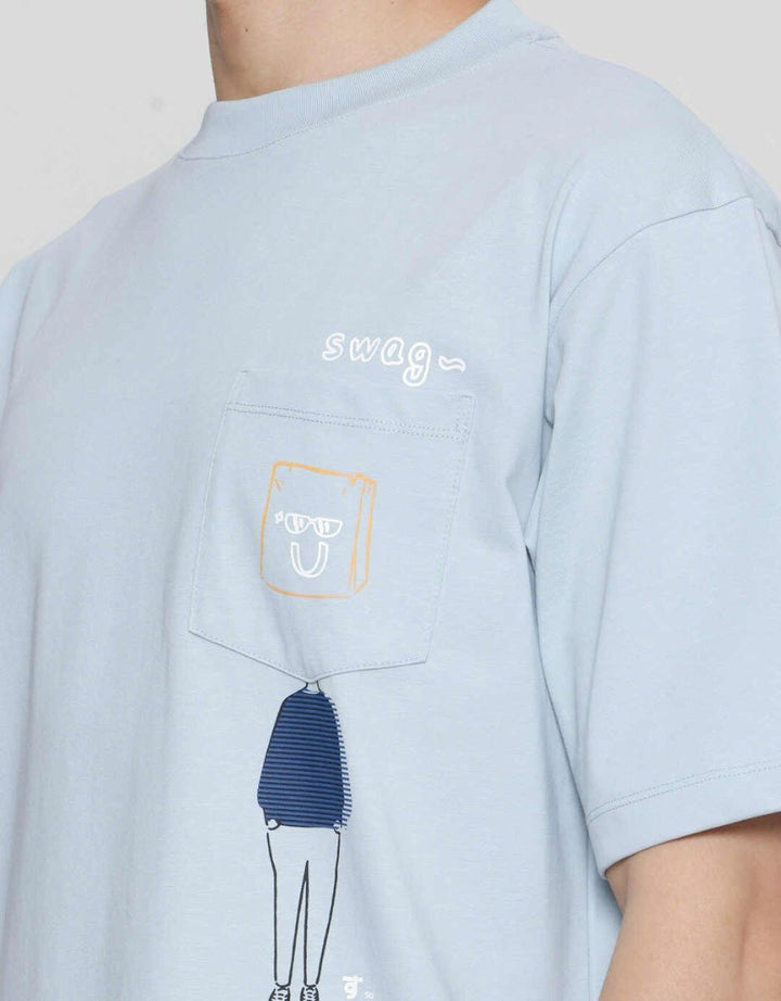 Suko Oversized Graphic Pocket Kerah Bulat Pendek Kaos Lengan Pria