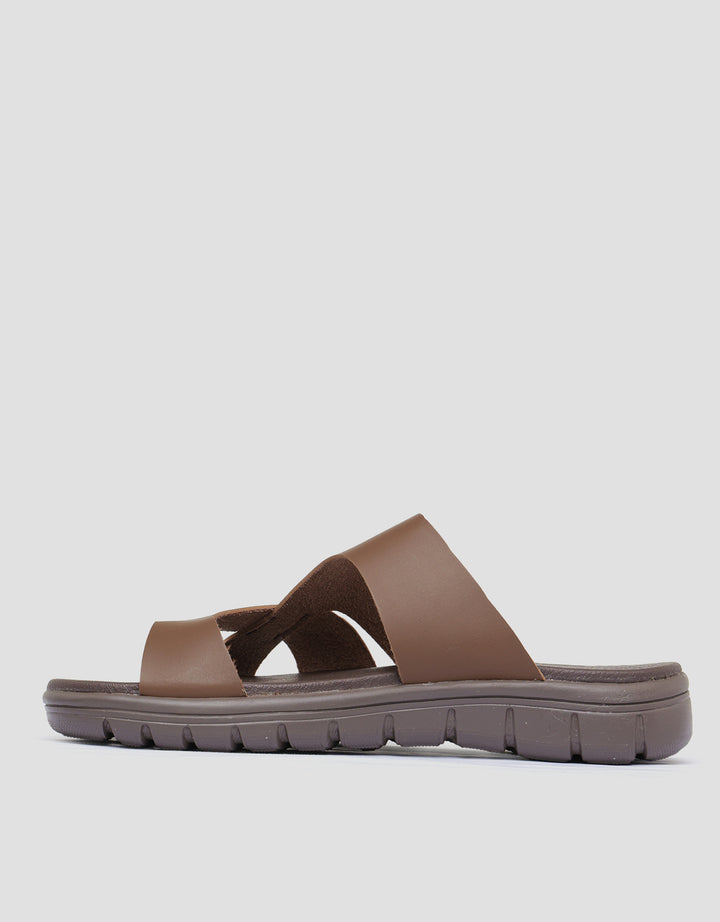 Yongki Komaladi Cross Straps Sandal Pria
