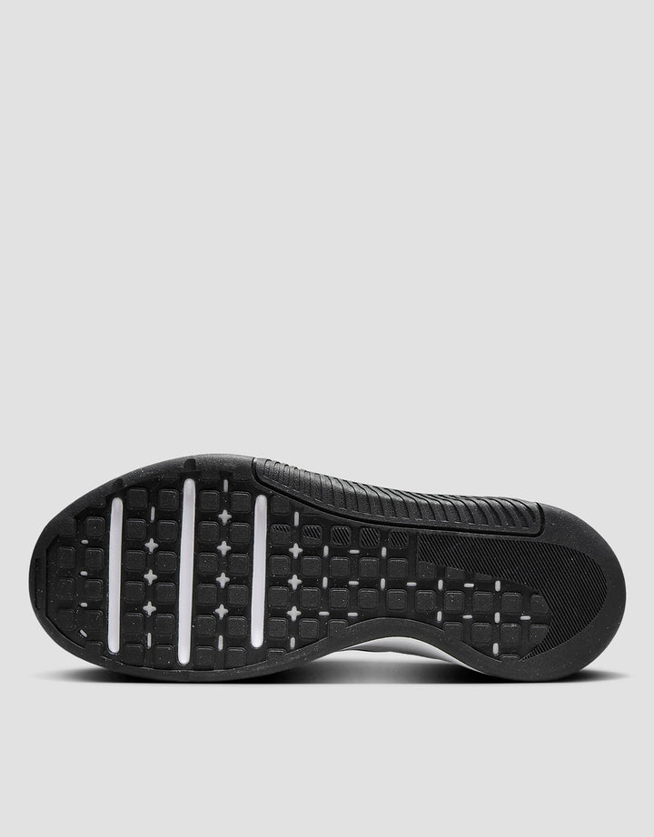 Nike MC Trainer 3 FQ1831-100 Sepatu Pria