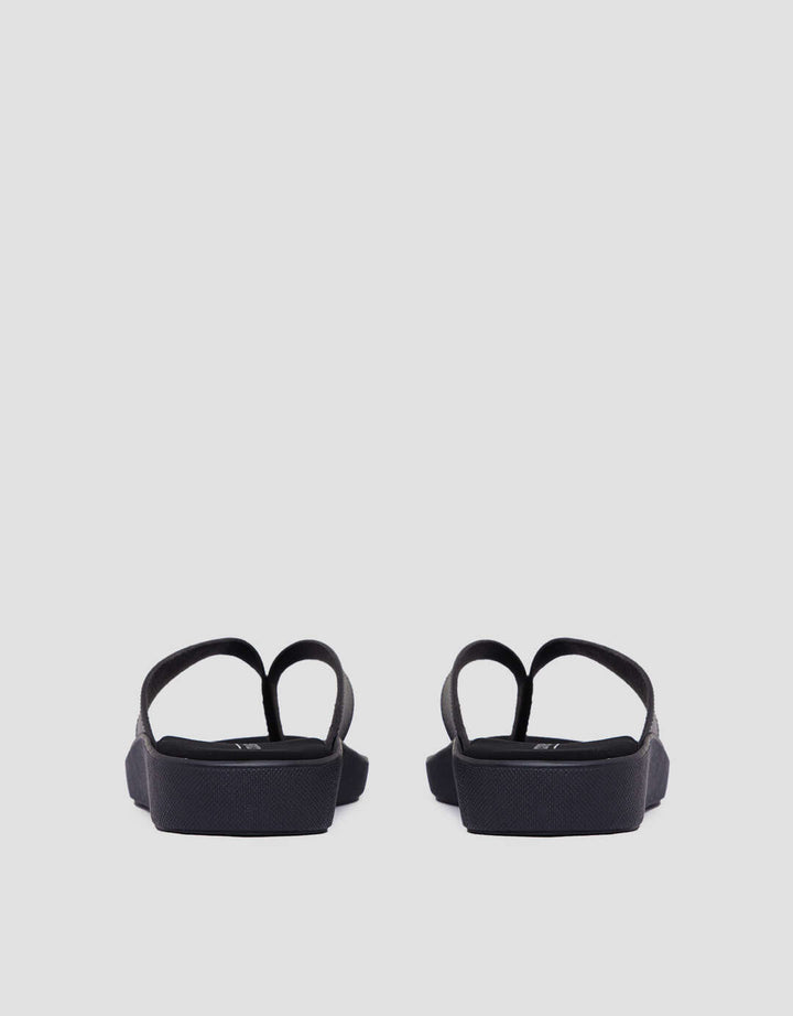 Connexion Sandal Slipper Wanita