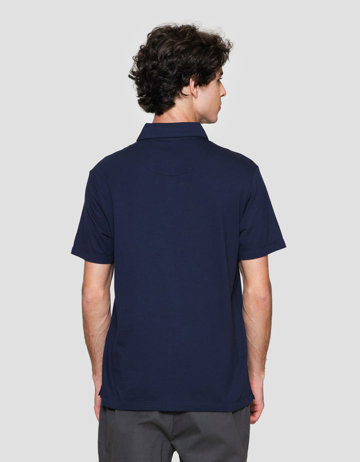 Cole Line Chest Stripe Kaus Kerah Pria