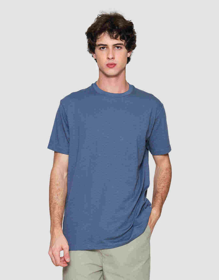 Cole Repeat Text Solid Kaos Casual Pria