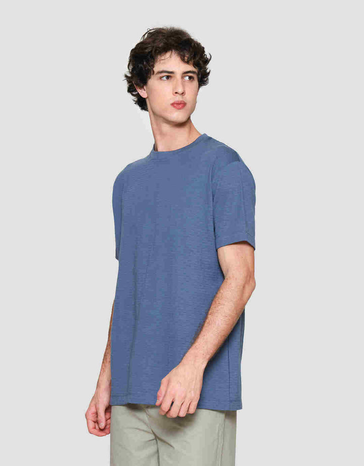 Cole Repeat Text Solid Kaos Casual Pria