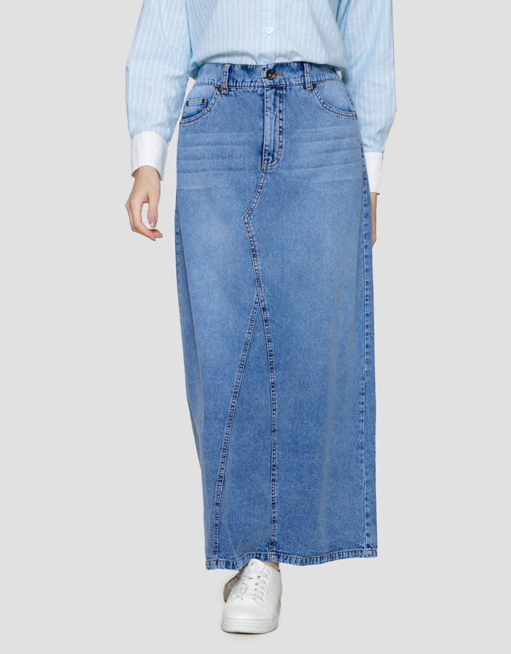 Exit Viresa Rok Wanita