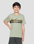 Character Jurassic Tracker Lis Tengah Kaos Anak Laki-laki