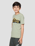 Character Jurassic Tracker Lis Tengah Kaos Anak Laki-laki